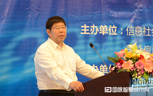 在“2015中国互联网+信息社会高端论坛”上，北京拓尔思信息技术股份有限公司副总裁刘瑞宝发表主题演讲。